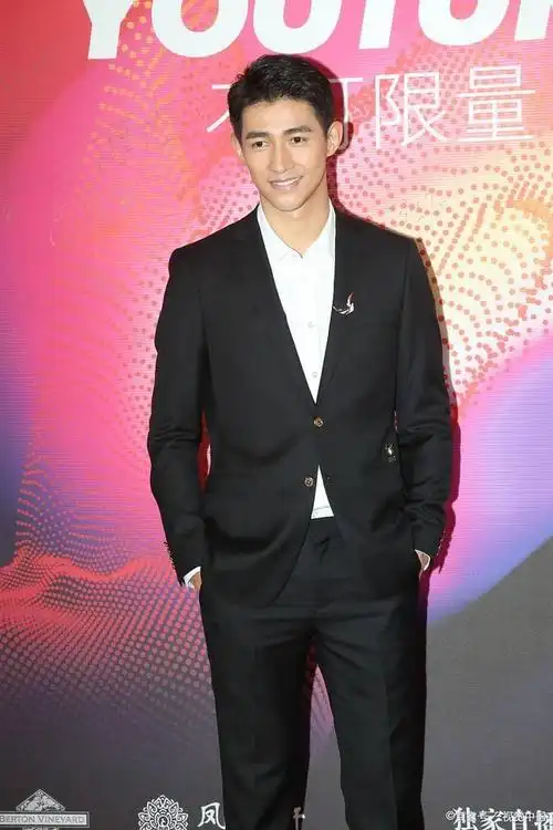 张天爱前男友,《庆余年》男演员李子锋宣布离婚:从前是爱人