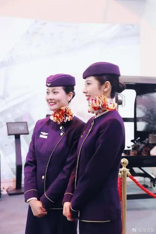 「国内航空服赏析」中国祥鹏航空空姐制服专业化