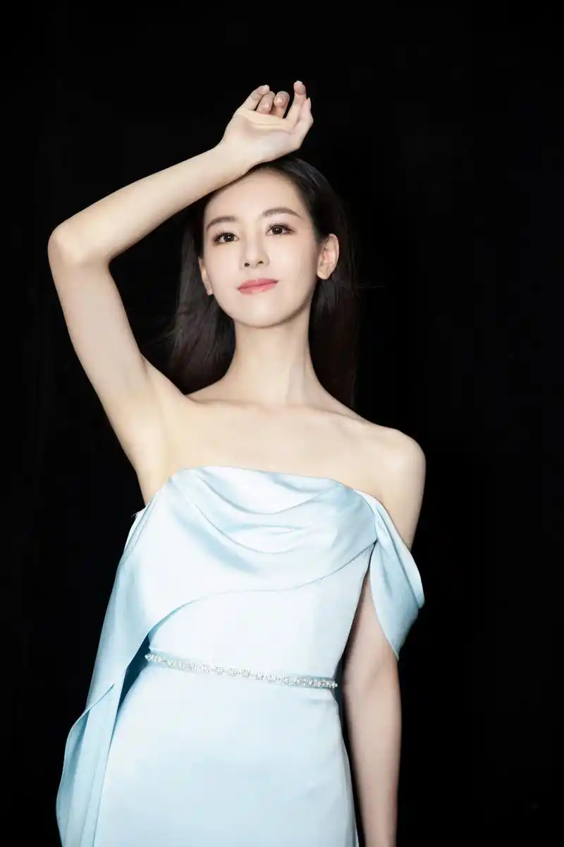 陈都灵唯美抹胸裙写真!#性感美女# #明星# #长假读书清单