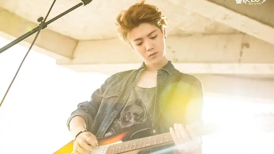 41m上传时间:2020-06-16壁纸标签:鹿晗明星明星风尚壁纸封面图鹿晗