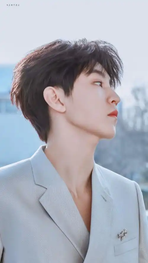 王俊凯elle四月刊封面