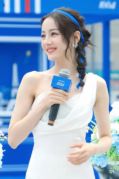 迪丽热巴#每天都在为迪丽热巴而心动,甜美的笑容,纯真的性格,是彼所