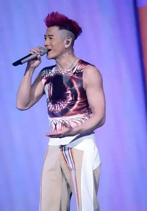 方媛携孩子助阵郭富城演唱会2个女儿近照曝光颜值像极了妈妈