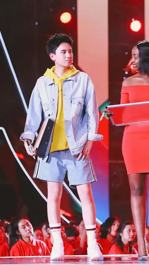 胡先煦五四晚会开场 中国式少年青春开唱