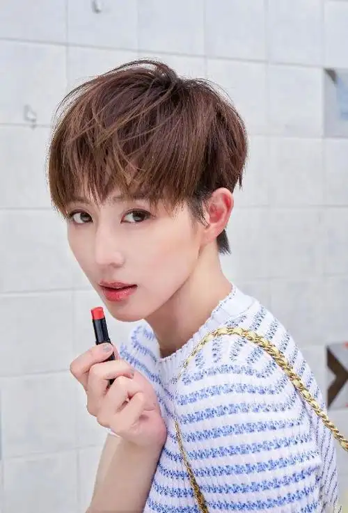 美女明星美女明星张钧甯短发清爽酷飒写真图片热辣美女文章小虾米