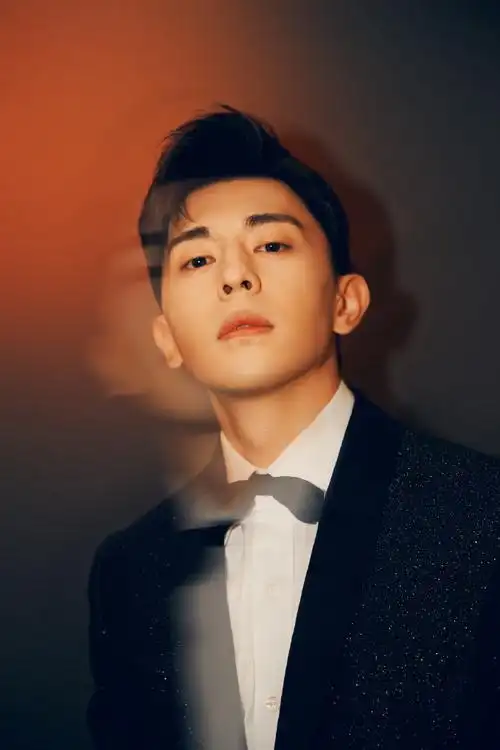 邓伦回家度假顺便参加gq盛典