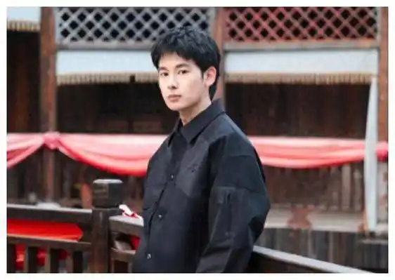 网剧《飞驰人生》霸总竟由胡先煦饰演,网友惊呼他"滕"化了_张弛_生活