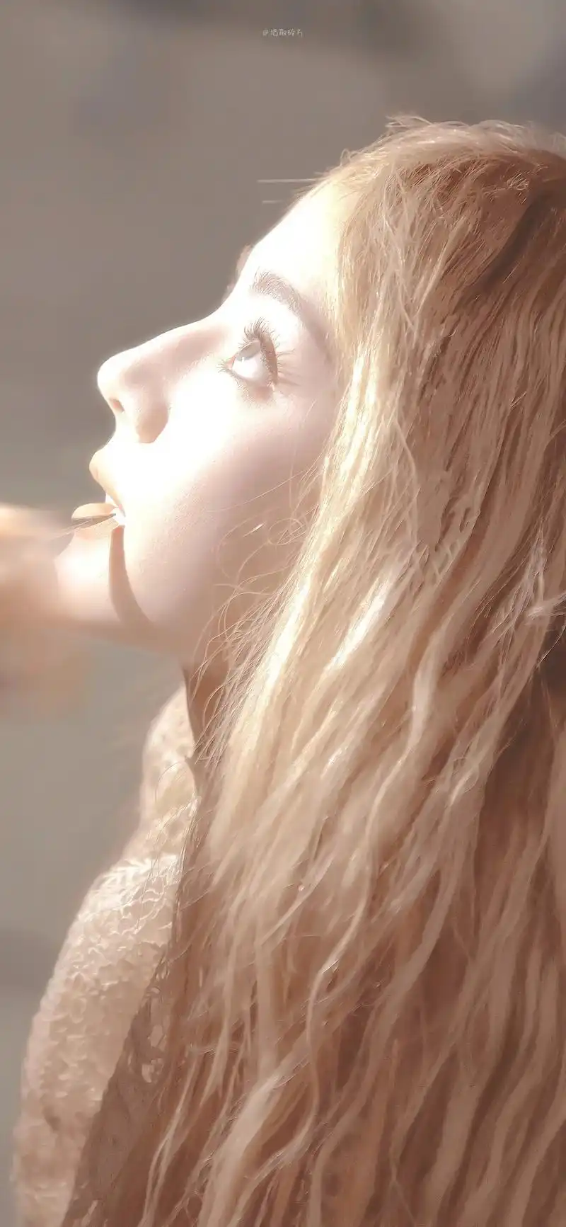 存壁纸咯.#迪丽热巴 看到就是赚到05 #金发 #热巴新图 - 抖音