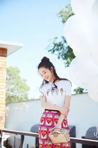 新生代小花金雯昕 清新演绎夏日恋歌