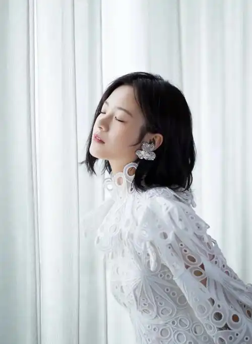 李庚希粉嫩佳人优雅写真,楚楚动人!_高清图集_新浪网