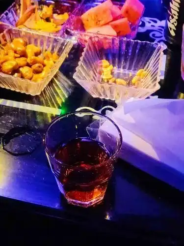 朋友圈音乐酒吧(老外滩店)-"感受下宁波的夜生活哈哈哈哈,和朋友来到