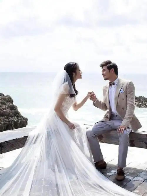 杨烁补办海岛婚礼老婆欢心除了王凯当伴郎还有谁