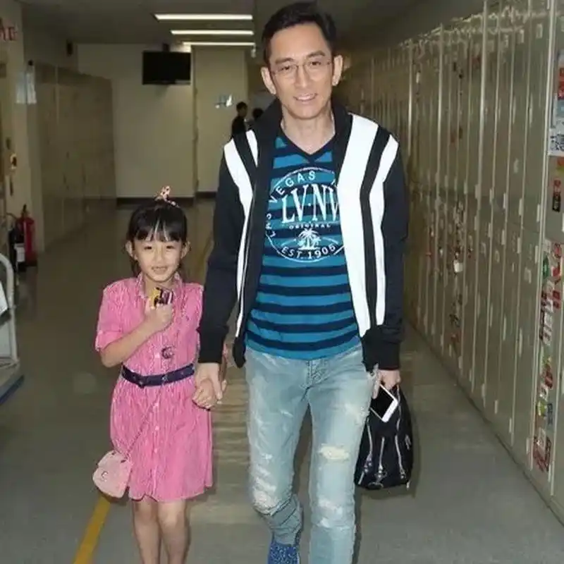 没想到婚后,石洋子就将吴启华的5亿家产挥霍完了.