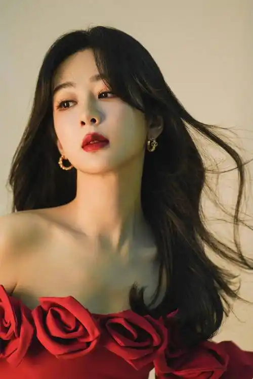 杨紫魅力造型合集:艳丽多彩,可爱迷人