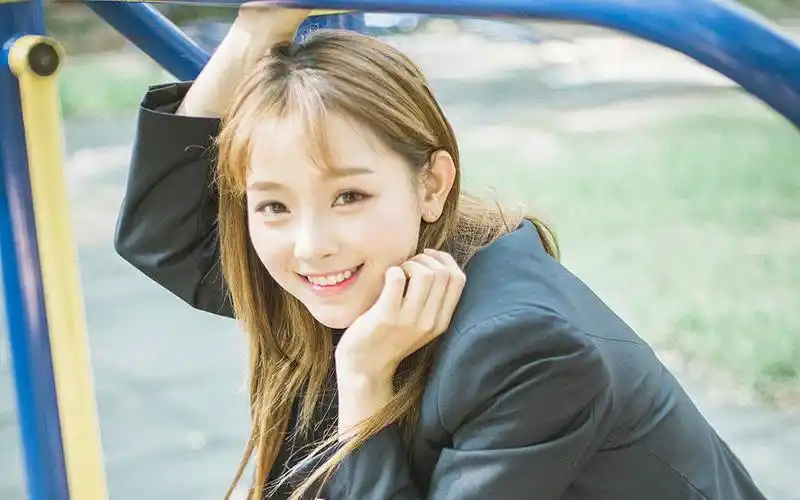 日系小清新制服美女户外写真图片桌面壁纸