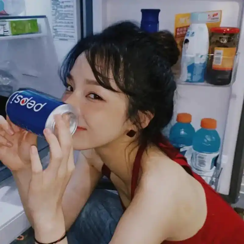 头像女loveisasettingsun