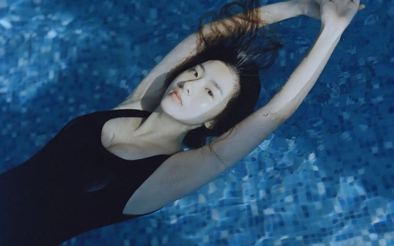 清纯泳衣美女唯美高清写真桌面壁纸下载