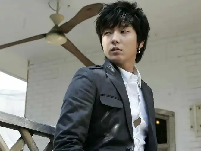 壁纸韩国明星李俊基