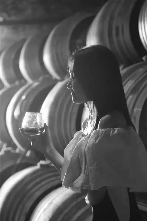 秦岚侧影大秀纤细身材