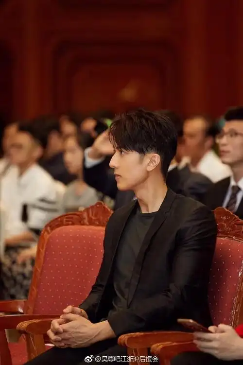 侧脸杀的文莱国宝! 来自吴尊吧-江浙沪 - 微博