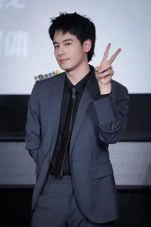 胡先煦回应被喊翘屁嫩男款霸总##林臻东洪阔最好的朋友##网剧飞驰