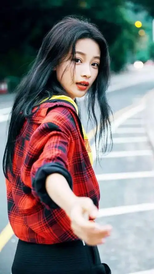 影视女演员孙怡清新优雅楚楚动人