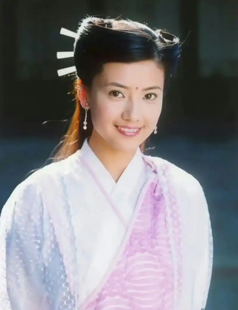 原来高圆圆在《倚天屠龙记》里的周芷若最开始的定妆照竟然是这样的