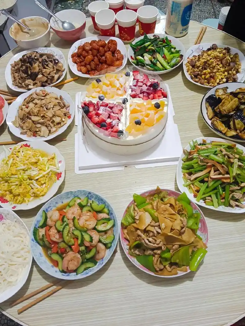 普通饭菜都是家的味道 生日快乐!愿我如阳光般明媚,如花朵般 - 抖音