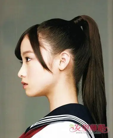 学生马尾辫自己怎么梳 好看的学生马尾辫梳发