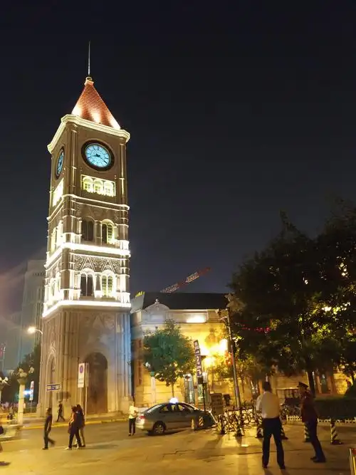 夜幕下的意风街