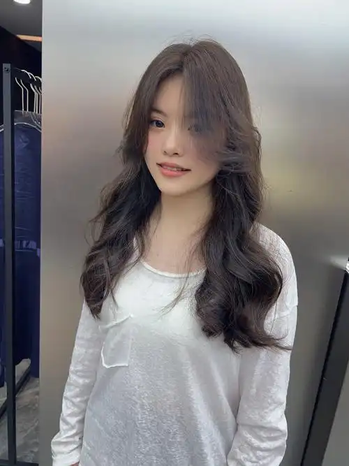 大东老师都能找到最适合的发型解决方案.对于圆形脸