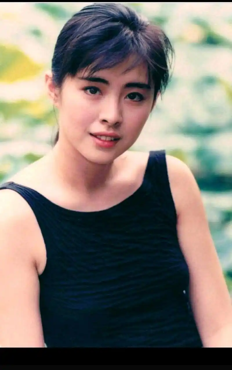 王祖贤年轻的时候简直是出水芙蓉!