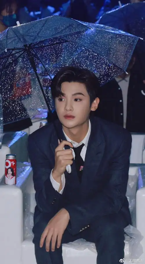 黄明昊传媒荣誉之夜红毯生图#相机高清版来啦7515黄明昊@jj