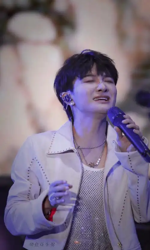 #周深加盟广州草莓音乐节#