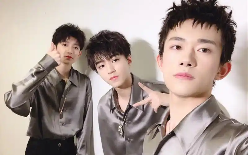 tfboys这是一个从2015年跨到2019年的跨年视频