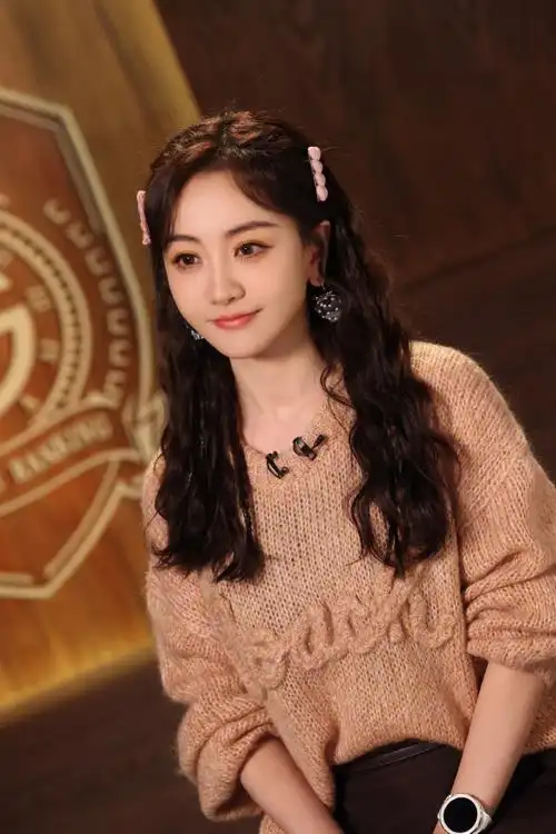 杨蓉超话#大侦探新桌游新春接福##大侦探#【蓉侦探】花絮照91此刻是