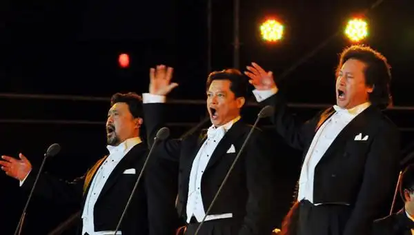 中国三大男高音放歌抗战胜利纪念日