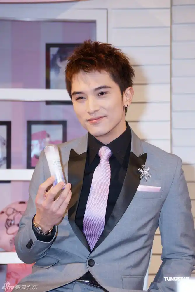 p>邱泽(roy chiu),1981年10月14日出生于台湾省台北市,中国台湾影视