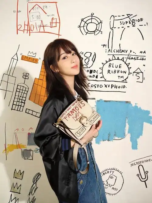 coach女士产品系列代言人杨紫
