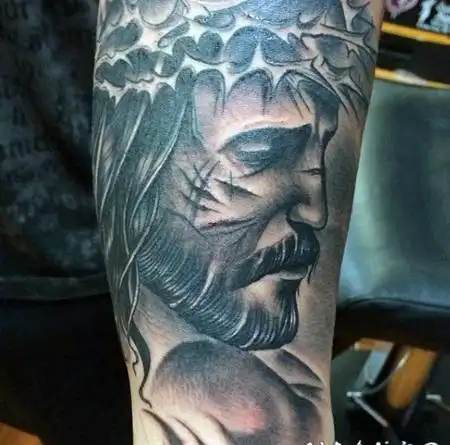 tag标签:女手臂耶稣令人难以置信的恶魔耶稣和女人十字架手臂纹身图案