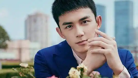 易烊千玺弯道超车,事业势头不输刘昊然,吴磊不知不觉已掉队?