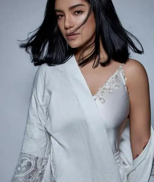 超级女声冠军江映蓉整容失败像怪物全身只剩眼球是自己的