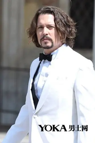 理容 护肤 正文 金城武自身的血统就注定让他很适合留胡子,尤其是精致