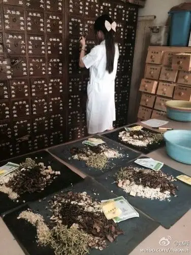 赵薇生病略显憔悴调皮晒抓药萌妹美照