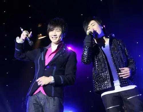 林俊杰胡彦斌版mtv《真live》 春节火爆荧屏