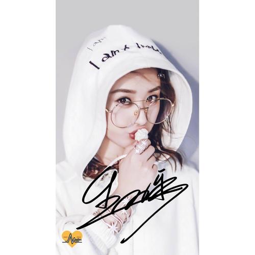 6寸  赵丽颖   亲笔签名照片新款热门宣传照签名照  17  号