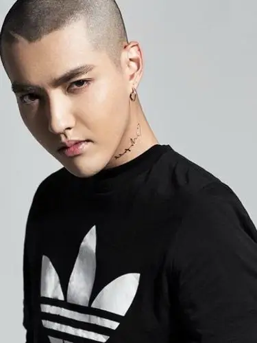 脸大额头宽男生剪什么寸头好看男生寸头两边雕刻花纹发型图片2