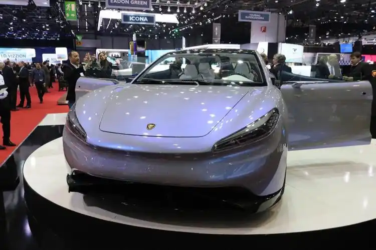 绿驰汽车超级轿跑绽放日内瓦车展