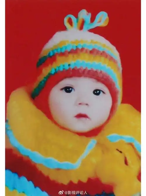 迪丽热巴婴儿时期旧照