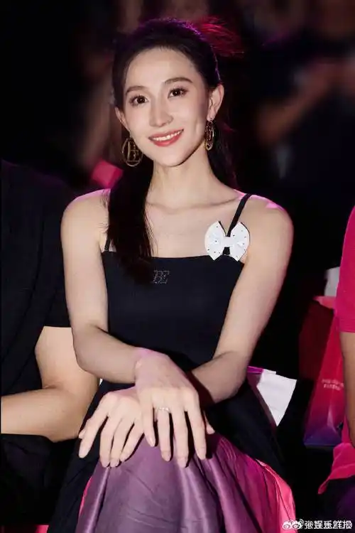 张豆豆粉色套装好漂亮##上场吧啦啦队